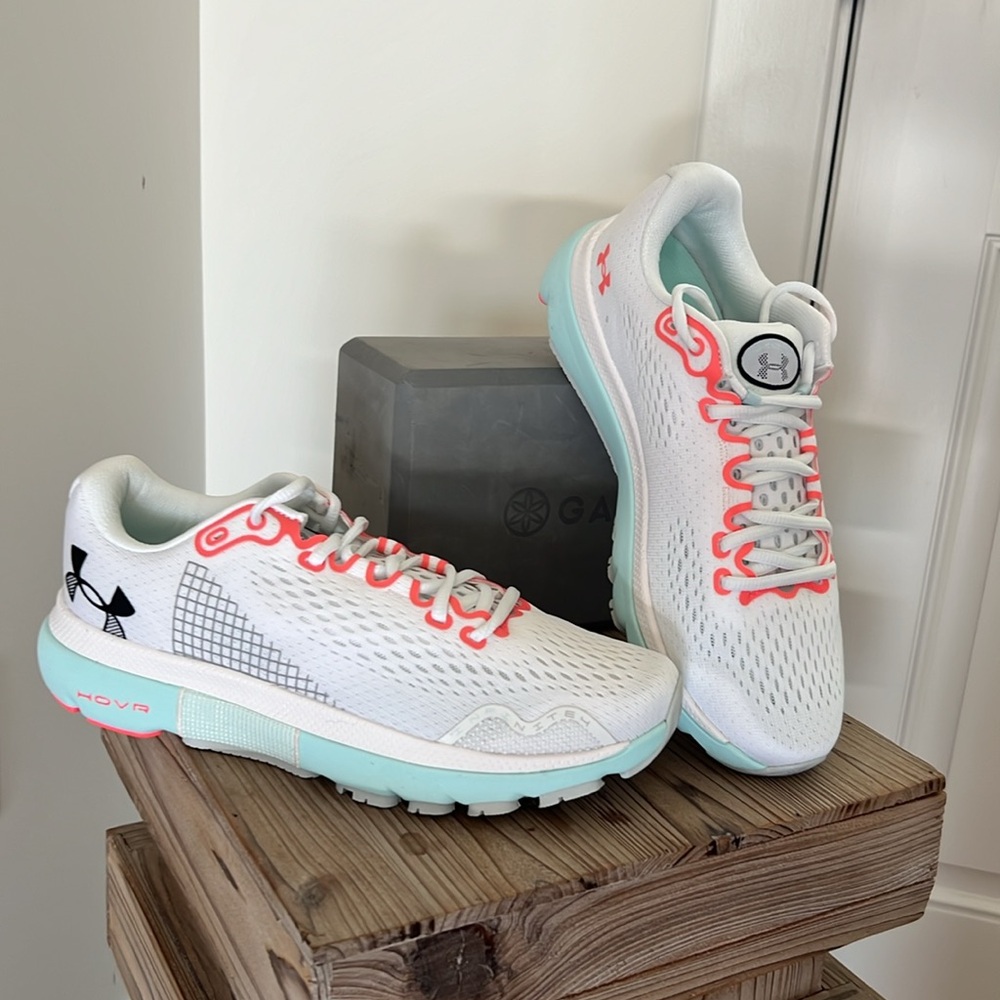 NIB Women's Under Armour HOVR Infinite 4 Running Shoes - Picture 8 of 9